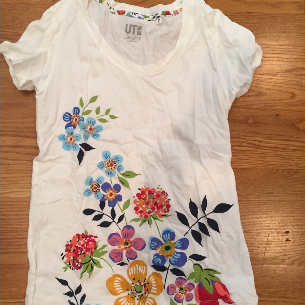 Uniqlo liberty of London women’s Tee xs